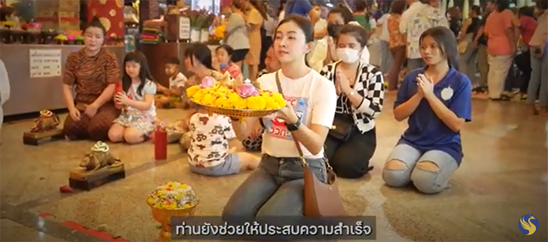 ขอพร-ขอโชค-ขอความปัง-ณ-สี่แยกห้วยขวาง